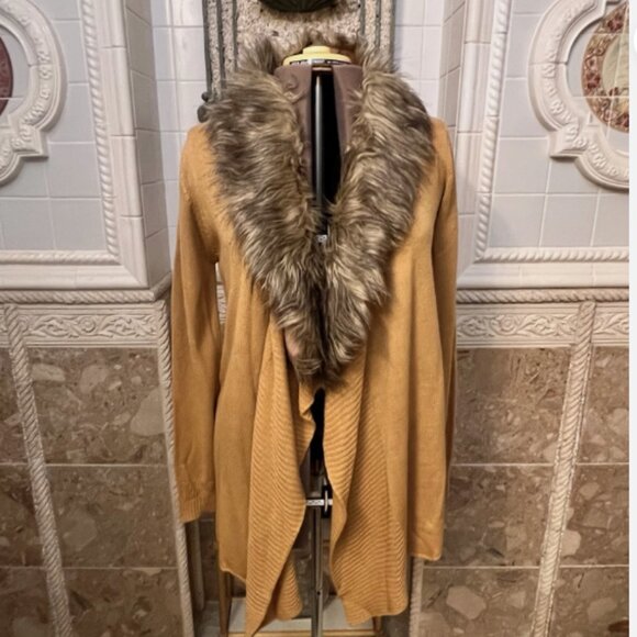 Signature Studio. Sz L. NWT Long Open Front Sweater. Detach faux fur. B129 - Picture 1 of 8